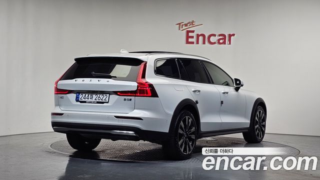 Volvo V60 2-го поколения B5 Ultimate AWD - фото 1