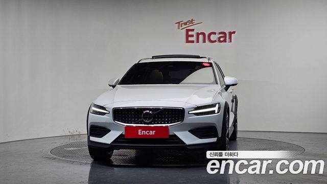 Volvo V60 2-го поколения B5 Ultimate AWD - фото 2