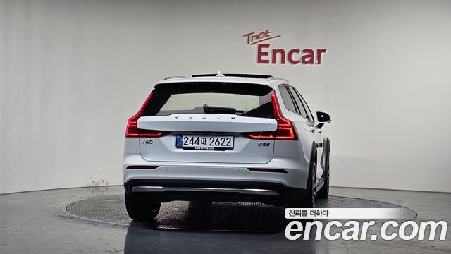 Volvo V60 2-го поколения B5 Ultimate AWD - фото 3