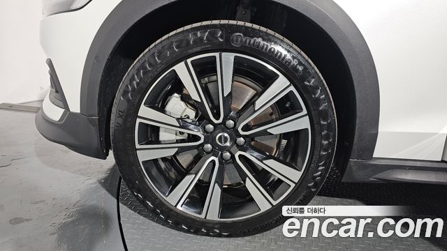 Volvo V60 2-го поколения B5 Ultimate AWD - фото 4