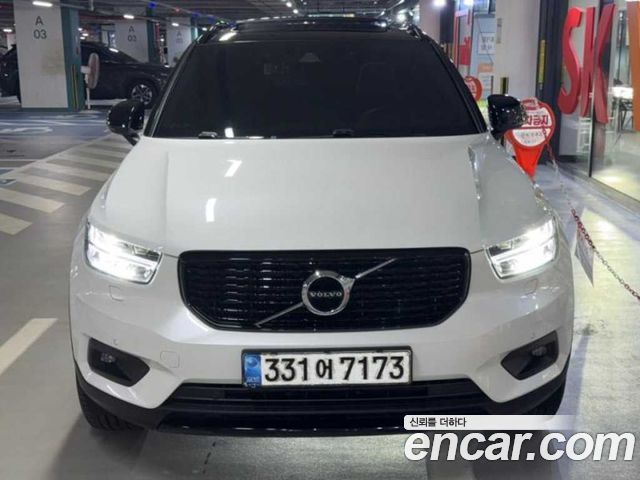Volvo XC40 B4 R-Design - фото 0