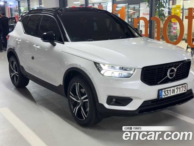 Volvo XC40 B4 R-Design - фото 1
