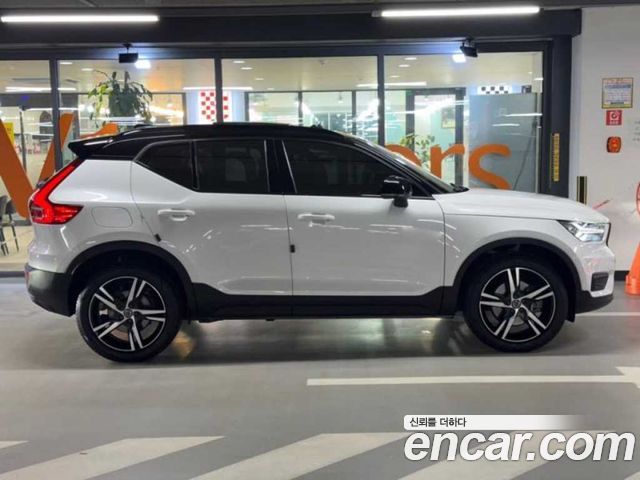 Volvo XC40 B4 R-Design - фото 2