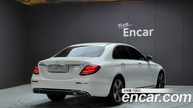 Mercedes-Benz E-Class W213 E300 Avantgarde - фото 0