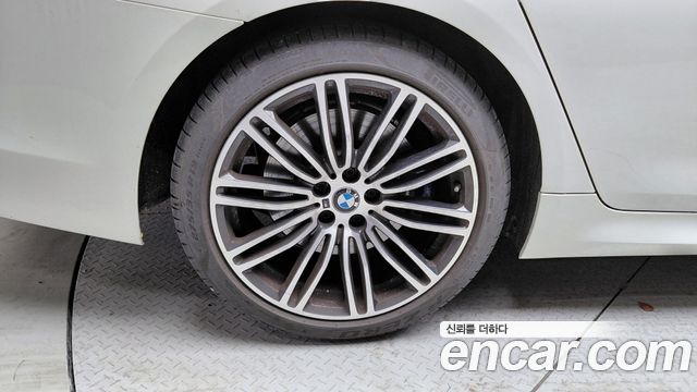 BMW 5-Series G30 530i xDrive M Sport Package Plus - фото 3