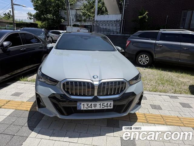 BMW 5-Series G60 530e M Sport - фото 0
