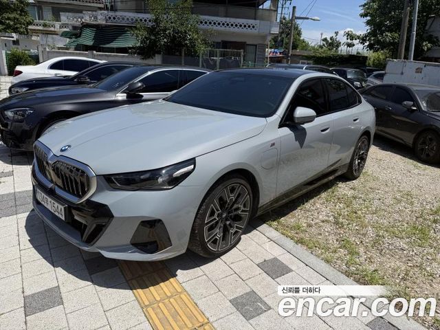 BMW 5-Series G60 530e M Sport - фото 1