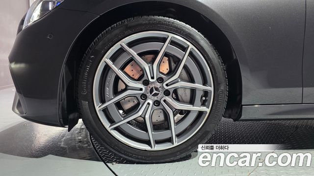 Mercedes-Benz E-Class W213 E220d 4MATIC AMG Line - фото 4