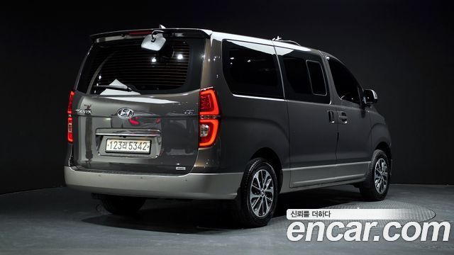 Hyundai Starex Новый 4WD Urban 9-Seater Exclusive - фото 1