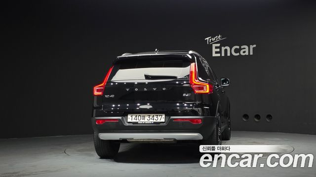 Volvo XC40 B4 Inscription - фото 3