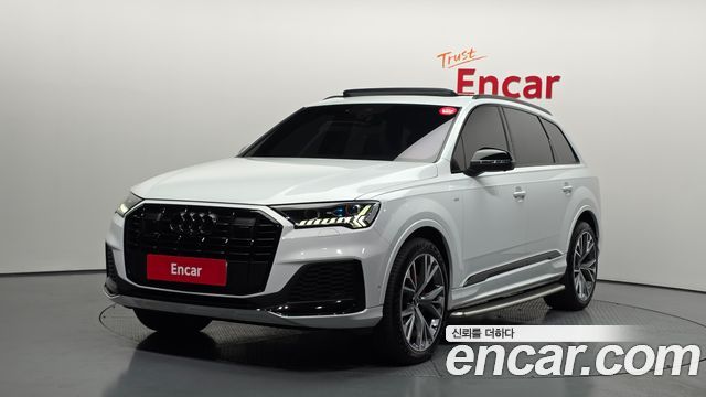 Audi Q7 55 TFSI Quattro Premium - фото 0