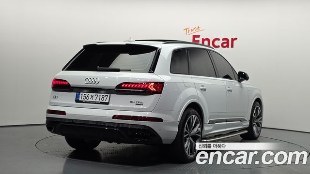 Audi Q7 55 TFSI Quattro Premium - фото 1