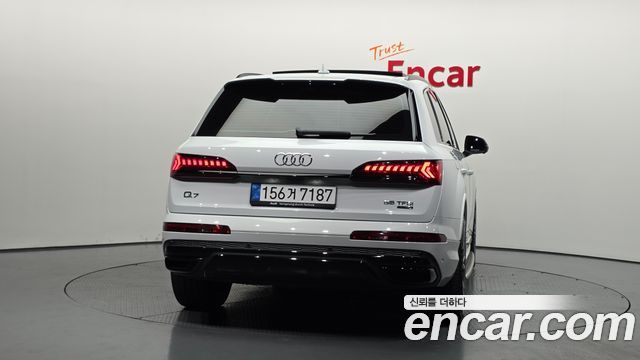 Audi Q7 55 TFSI Quattro Premium - фото 3