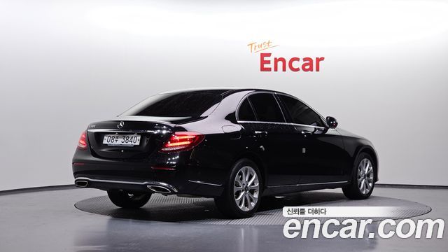 Mercedes-Benz E-Class W213 E300 4MATIC Exclusive - фото 1