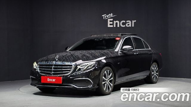 Mercedes-Benz E-Class W213 E300e Exclusive - фото 0