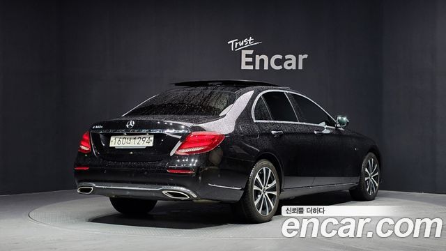 Mercedes-Benz E-Class W213 E300e Exclusive - фото 1