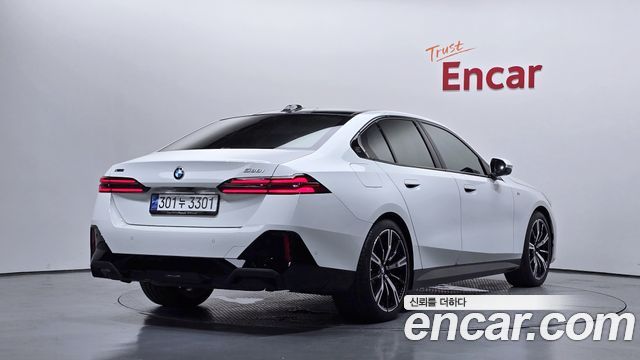 BMW 5-Series G60 530i xDrive M Sport - фото 1