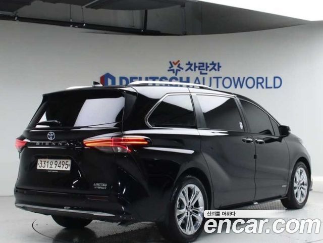 Toyota Sienna 4-го поколения 2.5 Hybrid 2WD - фото 1