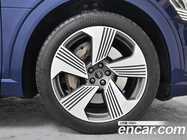Audi e-Tron 55 Quattro Sportback - фото 4