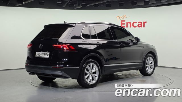 Volkswagen Tiguan 2-го поколения 2.0 TDI Premium - фото 1
