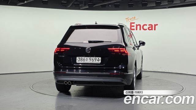 Volkswagen Tiguan 2-го поколения 2.0 TDI Premium - фото 3