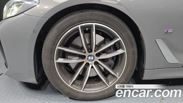 BMW 5-Series G30 520i M Sport - фото 4