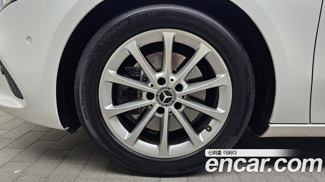Mercedes-Benz A-Class W177 A220 Sedan - фото 3