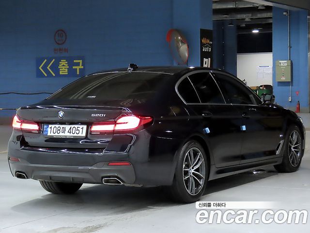 BMW 5 Series G30 520i M Sport - фото 1