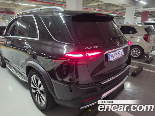 Mercedes-Benz GLE-Class W167 GLE300d 4MATIC - фото 4