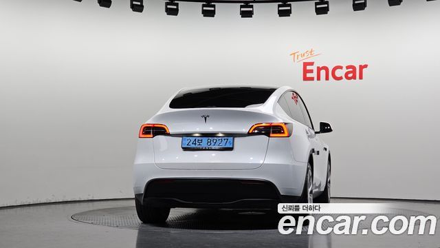 Tesla Model Y Long Range AWD - фото 3