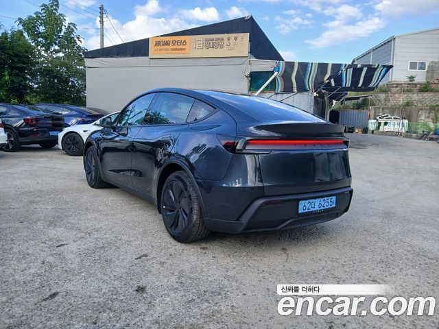 Tesla Model Y Long Range AWD - фото 3