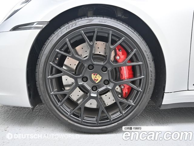 Porsche 911 Carrera 4 GTS - фото 4