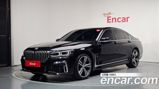 BMW 7 Series G11 740i M Sport - фото 0