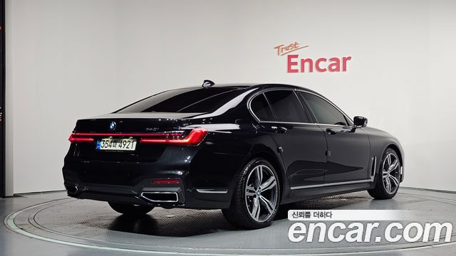 BMW 7 Series G11 740i M Sport - фото 1