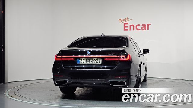 BMW 7 Series G11 740i M Sport - фото 3