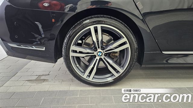 BMW 7 Series G11 740i M Sport - фото 4