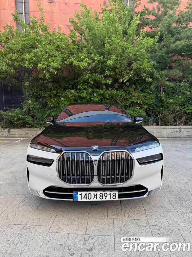 BMW 7 Series G70 740i sDrive Design Pure Excellence - фото 0