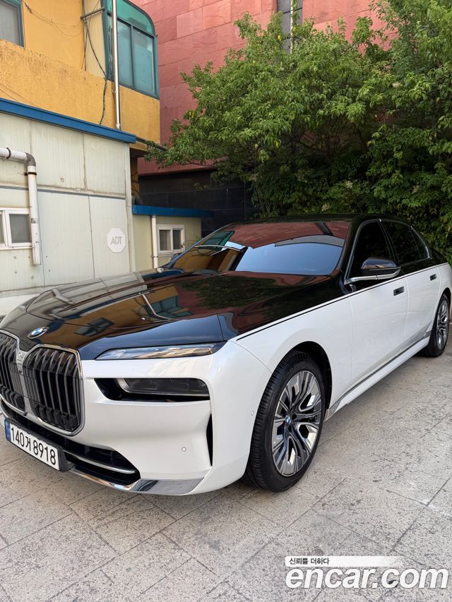 BMW 7 Series G70 740i sDrive Design Pure Excellence - фото 1