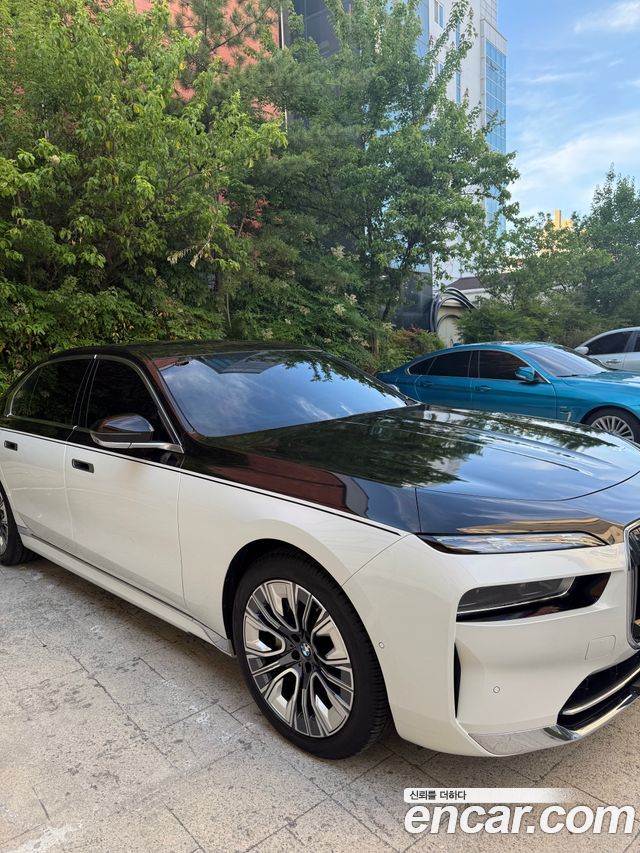 BMW 7 Series G70 740i sDrive Design Pure Excellence - фото 2