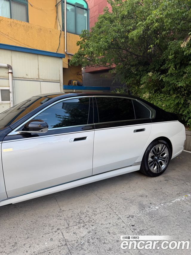 BMW 7 Series G70 740i sDrive Design Pure Excellence - фото 3
