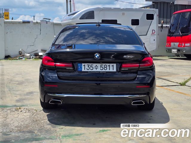 BMW 5 Series G30 530i Luxury - фото 3