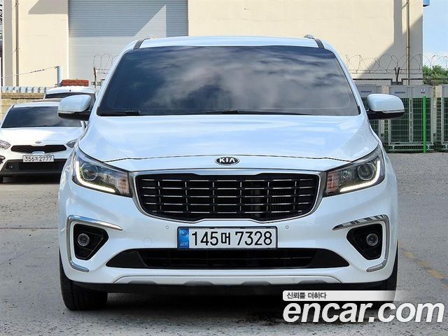 Kia Carnival Новый 9-Seater Luxury - фото 0