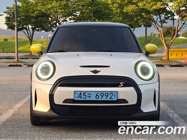 Mini Cooper Electric SE Electric 3rd - фото 0