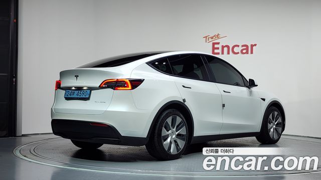 Tesla Model Y Long Range AWD - фото 1