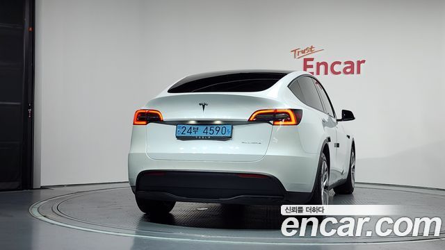 Tesla Model Y Long Range AWD - фото 3
