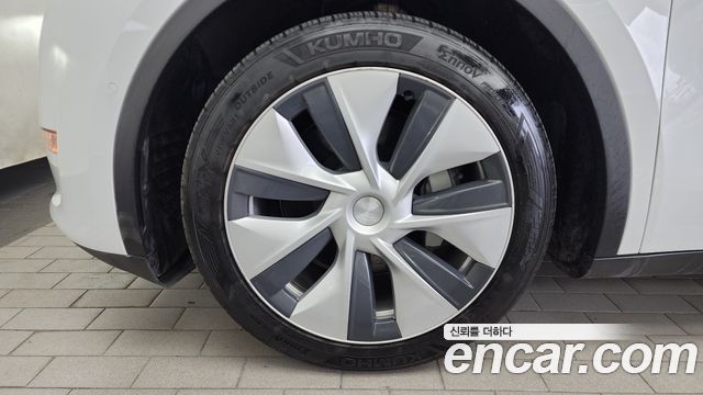Tesla Model Y Long Range AWD - фото 4