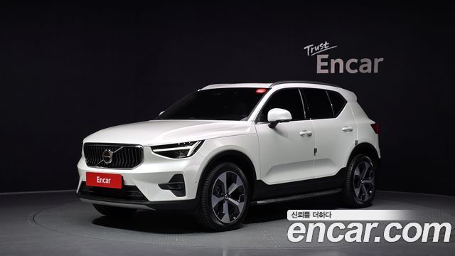 Volvo XC40 B4 Ultimate Bright - фото 0