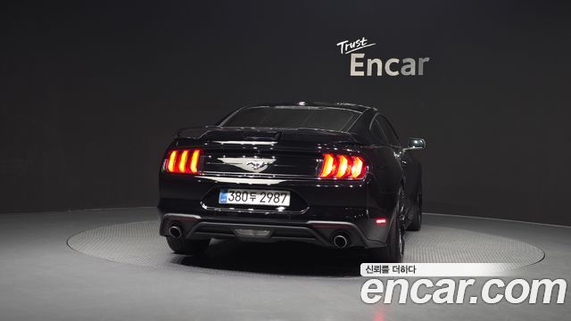 Ford Mustang Coupe - фото 3