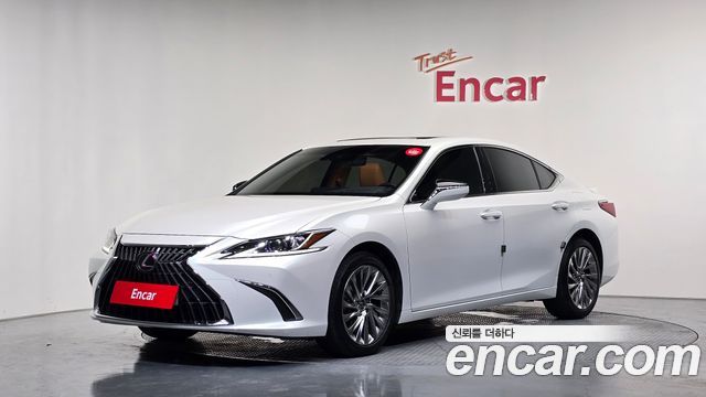 Lexus ES 300h 7-го поколения Luxury Plus - фото 0