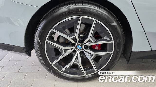 BMW 5 Series G60 520i Special Edition - фото 4